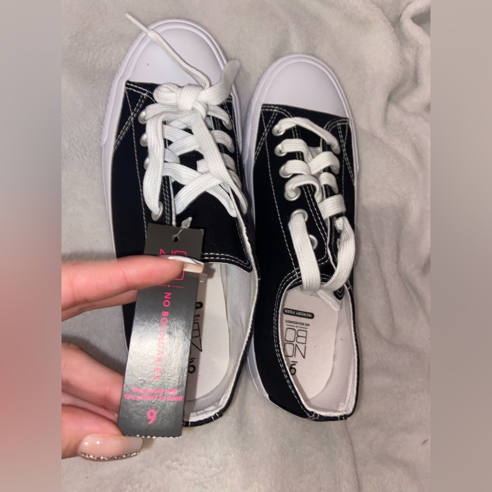 Brand new women’s shoes size 9